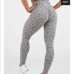 ✨Authentic Ryder Wear Leopard Grey Scrunch Bum✨